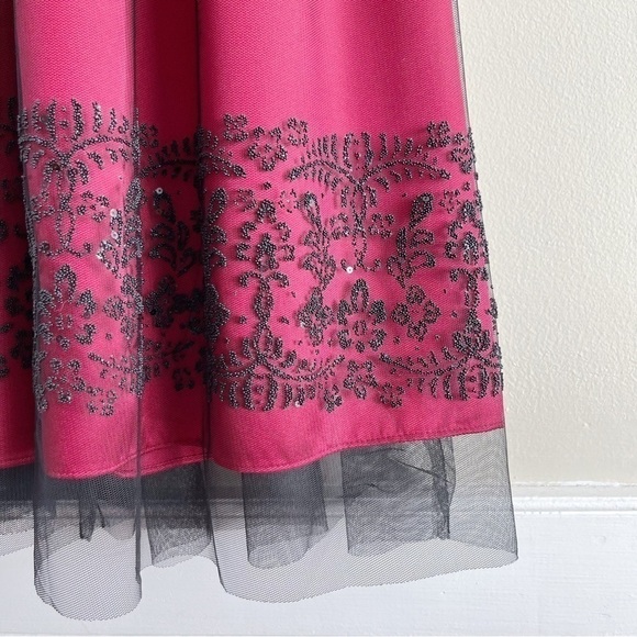 Morgan & Co Junior Fit & Flare Satin Prom Dress in Red Black, Size 7/8 (Medium) - Picture 6 of 12